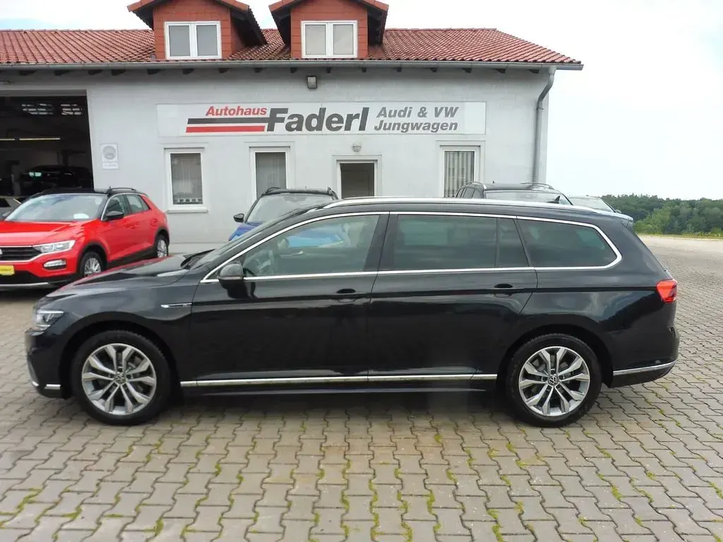 Gebraucht VW Passat R-line 200 PS (147 kW) 2023 Schwarz Limousine