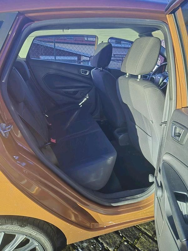 Gebraucht Ford Fiesta 82 PS (60 kW) 2014 Braun Kleinwagen