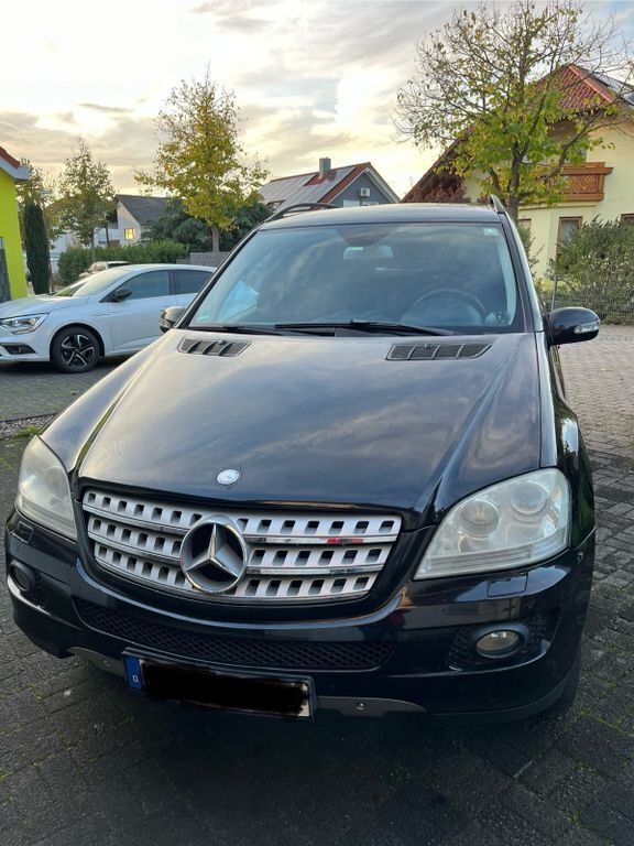 Schwarz Gebraucht 2007 Mercedes ML320 SUV | 6.500 € (Fairer Preis) - Bild 1/4