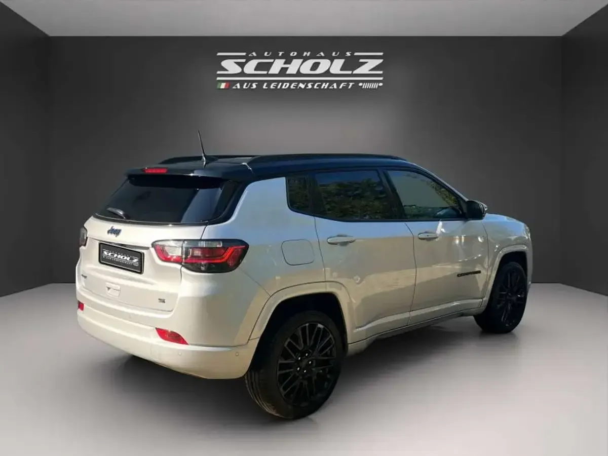 Gebraucht Jeep Compass 179 PS (131 kW) 2023 Zweifarblackierung glacier si SUV