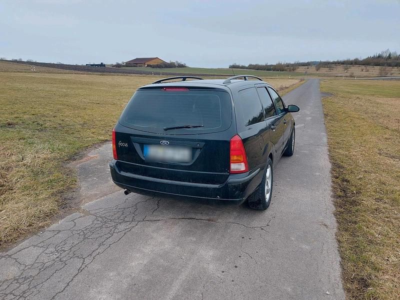 Gebraucht Ford Focus 101 PS (74 kW) 2002 Schwarz Kombi