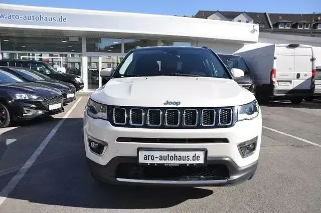 Gebraucht Jeep Compass Opening Edition 140 PS (102 kW) 2017 Pearl white tricoat (metallic) SUV