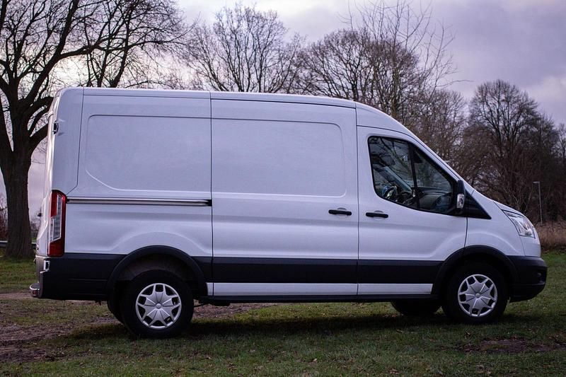 Gebraucht Ford Transit 130 PS (95 kW) 2018 Weiß Van / Kleinbus