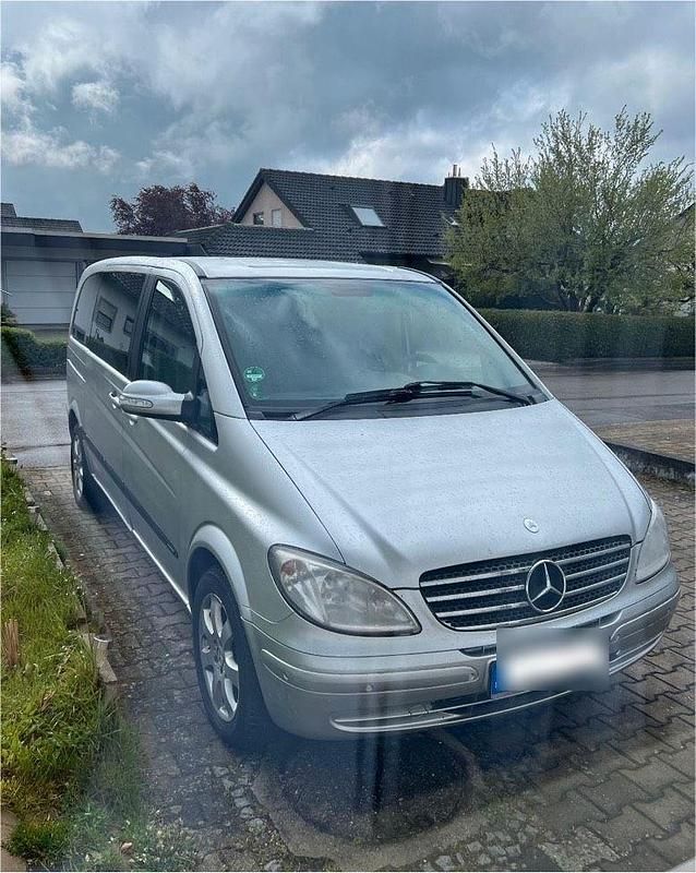 Grau Gebraucht 2004 Mercedes Viano Van / Kleinbus | 4.900 € (Fairer Preis) - Bild 1/4