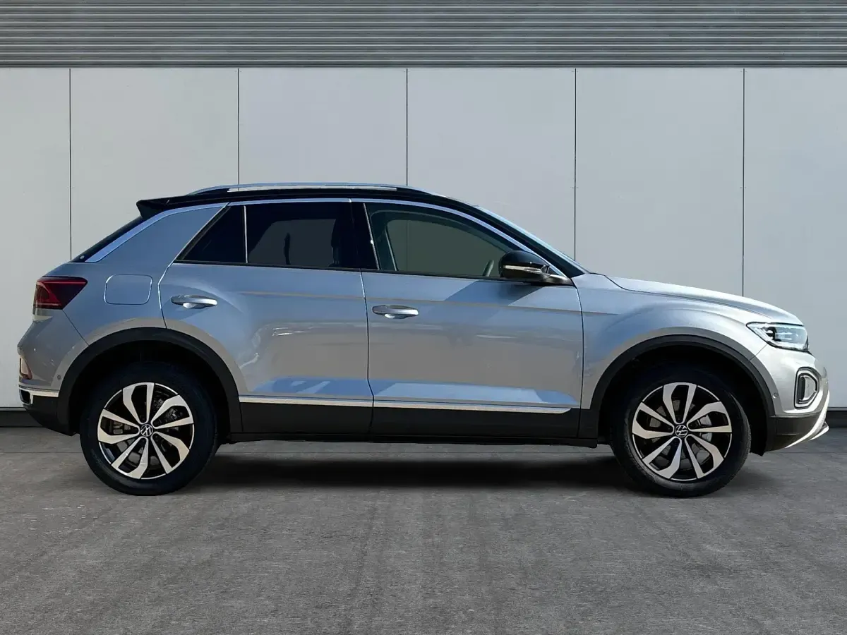 Neu VW T-Roc 150 PS (110 kW) 2026 Purewhite mit dachfarb... SUV