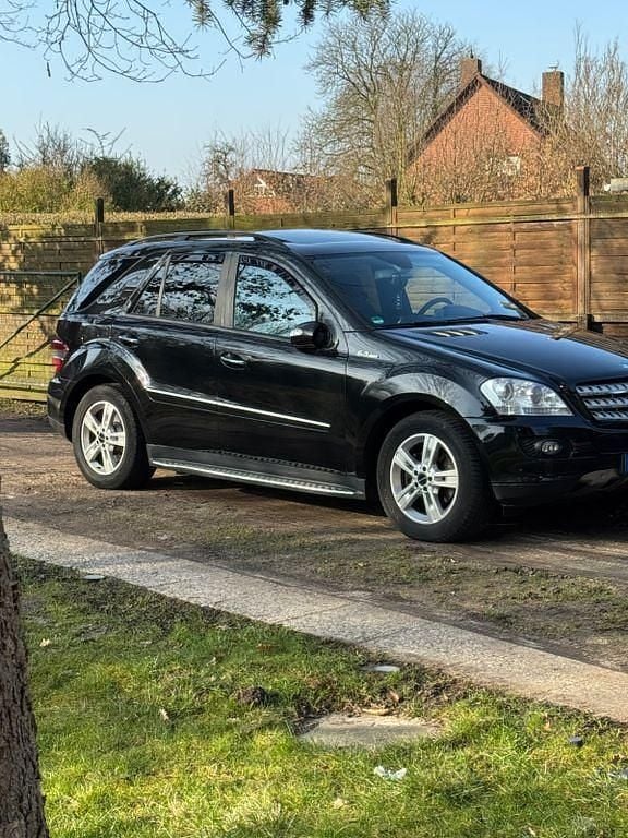 Gebraucht Mercedes ML320 224 PS (164 kW) 2007 Schwarz SUV