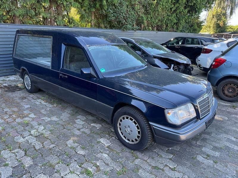 Gebraucht Mercedes E280 193 PS (141 kW) 1993 Blau