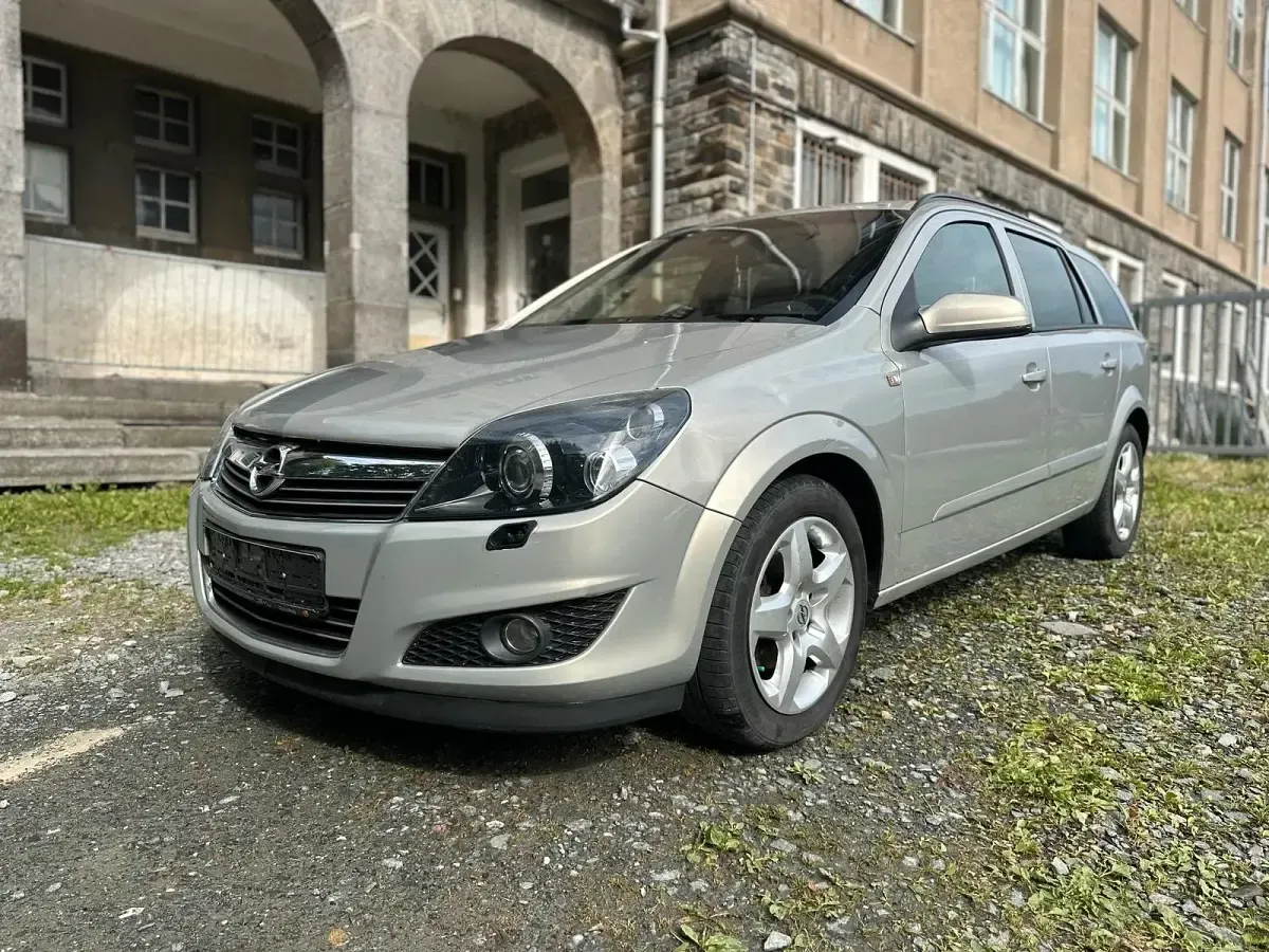 Gebraucht Opel Astra 140 PS (102 kW) 2008 Silber Kombi