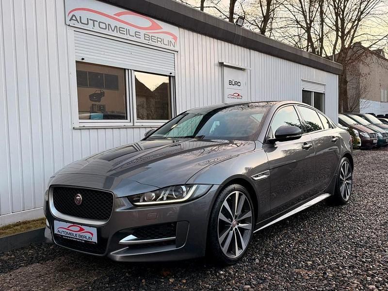 Grau Gebraucht 2015 Jaguar XE R-Sport Limousine | 15.900 € (Fairer Preis) - Bild 1/4