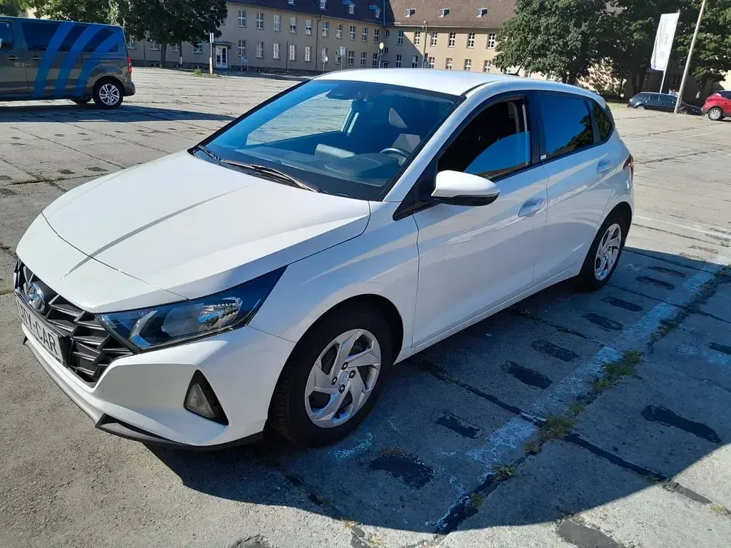 Gebraucht Hyundai i20 Select 84 PS (61 kW) 2021 Weiß Kleinwagen
