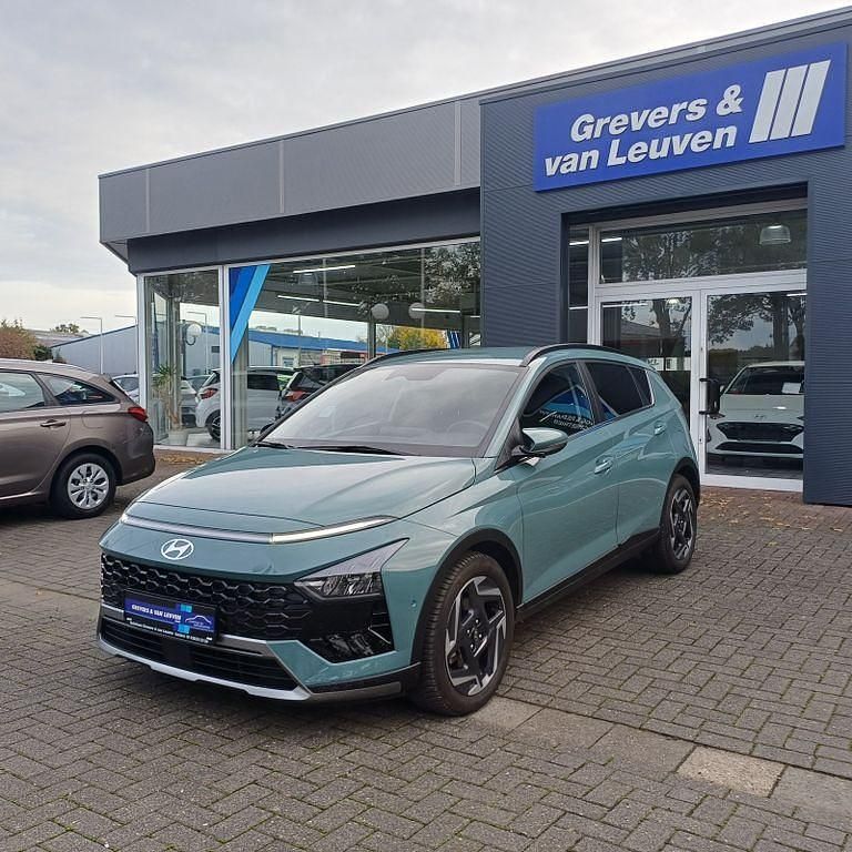Grün Gebraucht 2024 Hyundai Bayon Prime SUV | 22.600 € (Fairer Preis) - Bild 1/4