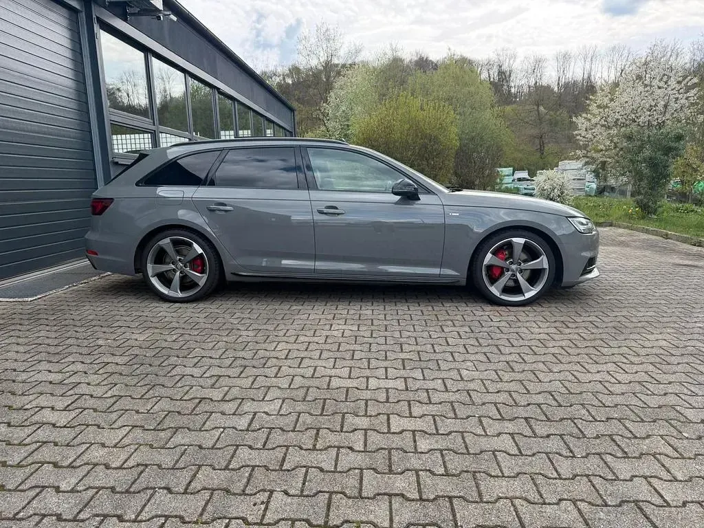 Gebraucht Audi A4 Sport 190 PS (139 kW) 2018 Grau Kombi