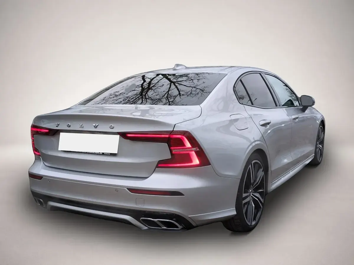 Gebraucht Volvo S60 R-Design 250 PS (183 kW) 2022 Silber Limousine