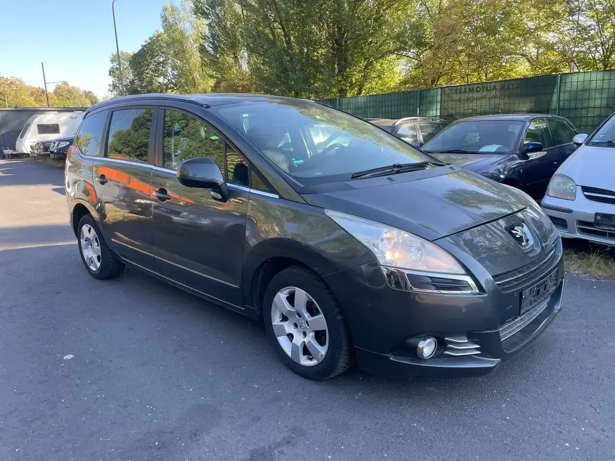 Gebraucht Peugeot 5008 Family 156 PS (114 kW) 2012 Grau Van / Kleinbus