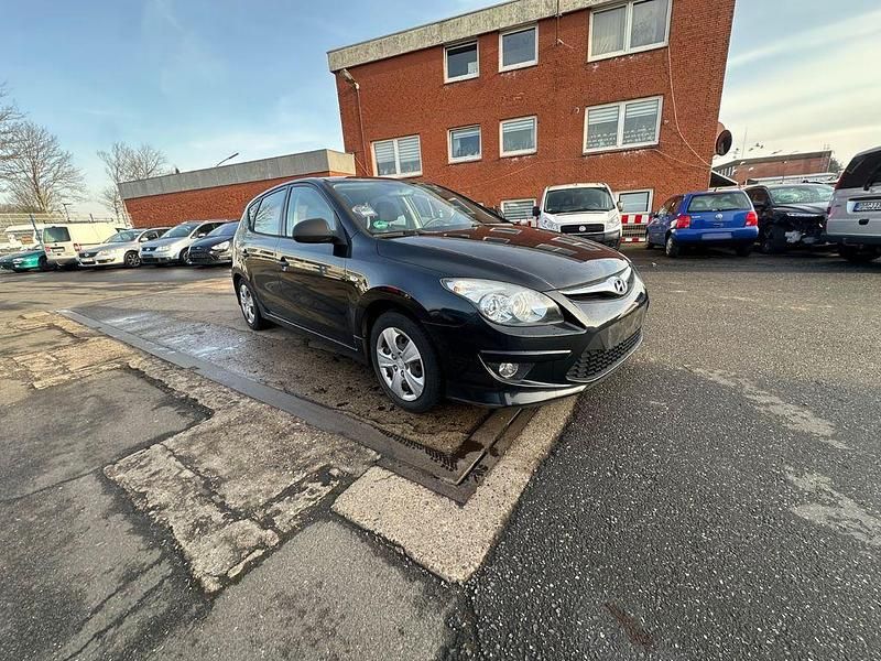 Gebraucht Hyundai i30 Edition 90 PS (66 kW) 2010 Schwarz Limousine