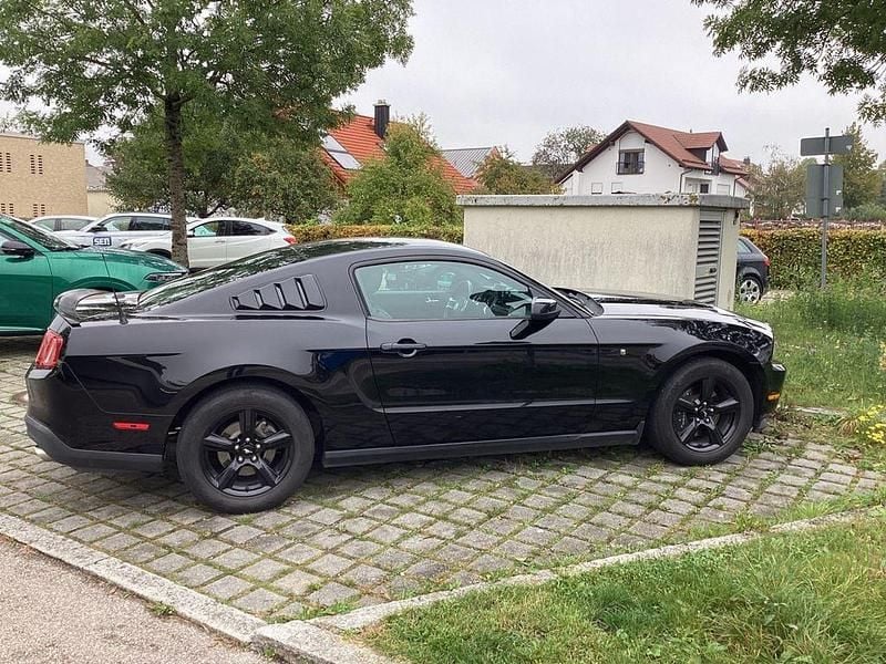 Gebraucht Ford Mustang 305 PS (224 kW) 2011 Schwarz Coupé