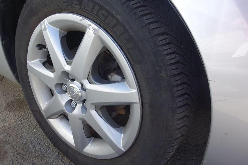 Second-hand Toyota Prius Executive 77 CP (56 kW) 2007 Argintiu Hatchback