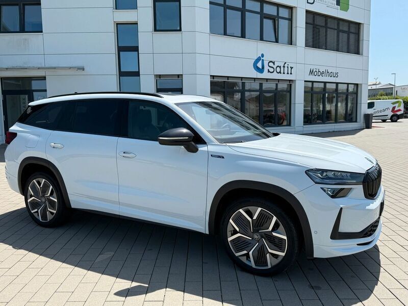 Weiß Gebraucht 2025 Skoda Kodiaq SportLine SUV | 54.990 € (Etwas zu teuer) - Bild 1/4