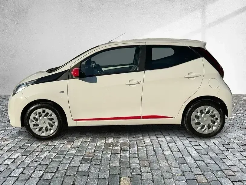 Gebraucht Toyota Aygo X-play 72 PS (52 kW) 2019 Weiß Kleinwagen