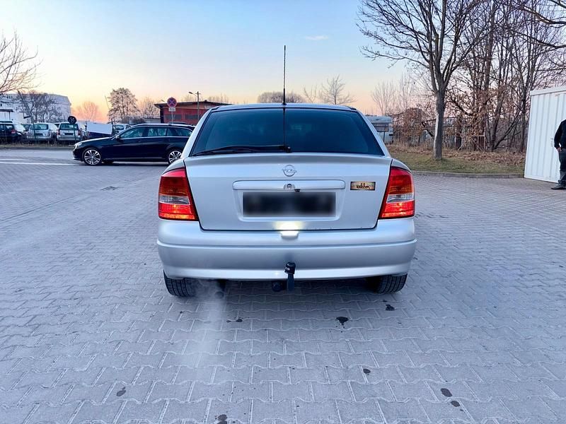 Gebraucht Opel Astra 101 PS (74 kW) 2003 Silber Limousine