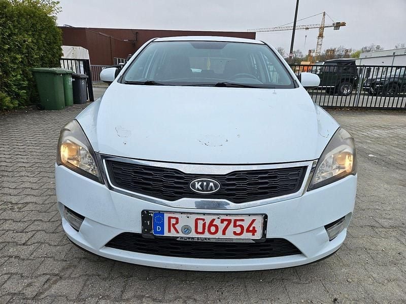 Second-hand Kia Ceed 105 CP (77 kW) 2012 Alb Hatchback