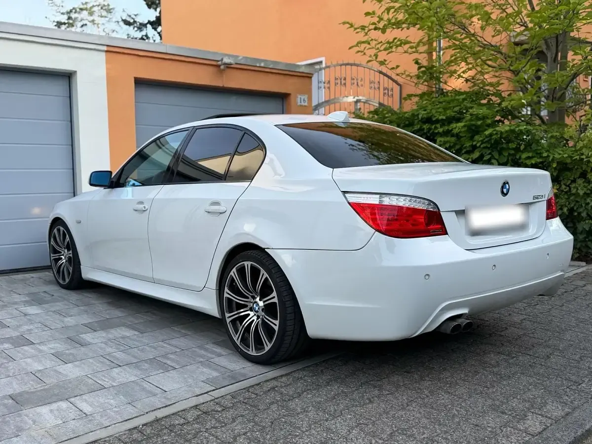 Gebraucht BMW 523 M Sport 190 PS (139 kW) 2009 Weiß Limousine