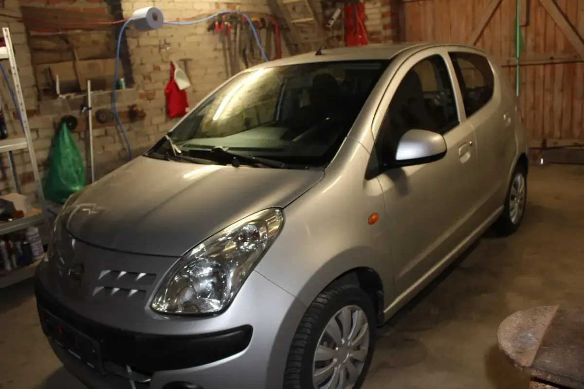 Gebraucht Nissan Pixo 69 PS (50 kW) 2010 Silber Kleinwagen
