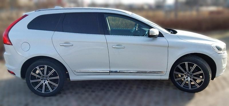 Gebraucht Volvo XC60 190 PS (139 kW) 2016 Weiß SUV