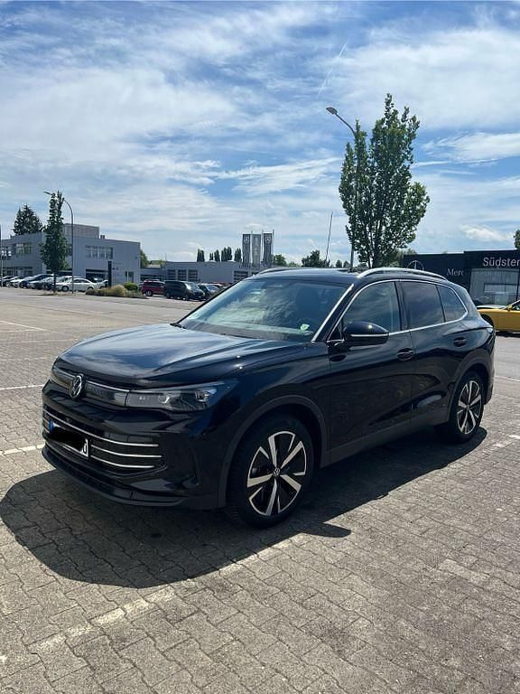 Schwarz Gebraucht 2024 VW Tiguan Elegance SUV | 39.900 € (Teuer) - Bild 1/4