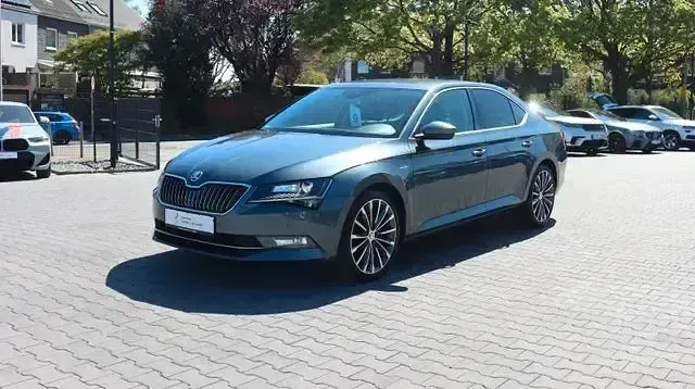 Gebraucht Skoda Superb LAURIN & KLEMENT 190 PS (139 kW) 2017 Grau Limousine
