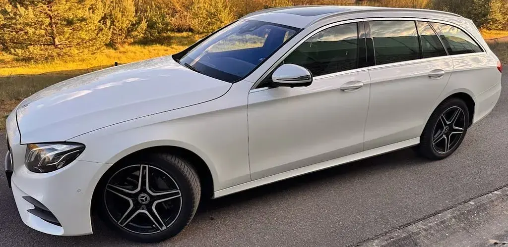Gebraucht Mercedes E220 AMG 194 PS (142 kW) 2019 Weiß Kombi