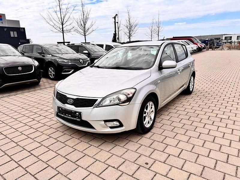 Second-hand Kia Ceed 90 CP (66 kW) 2011 Argintiu Hatchback