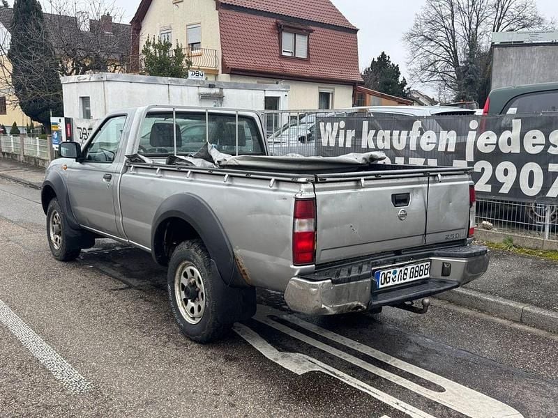 Gebraucht Nissan Navara 133 PS (97 kW) 2005 Silber Abholung