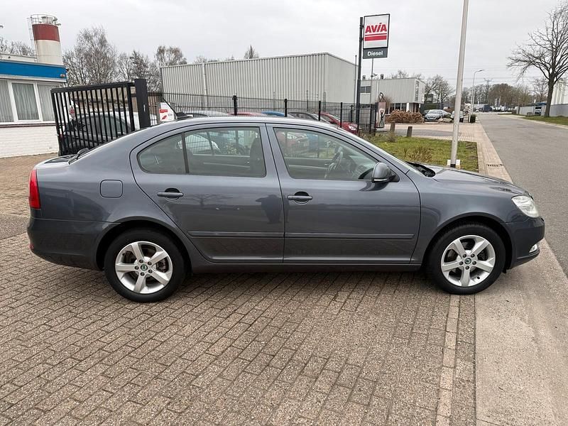 Gebraucht Skoda Octavia 123 PS (90 kW) 2012 Grau Limousine