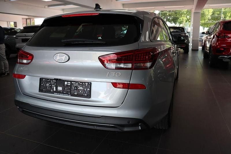 Neu Hyundai i30 101 PS (74 kW) 2025 Silber Kombi