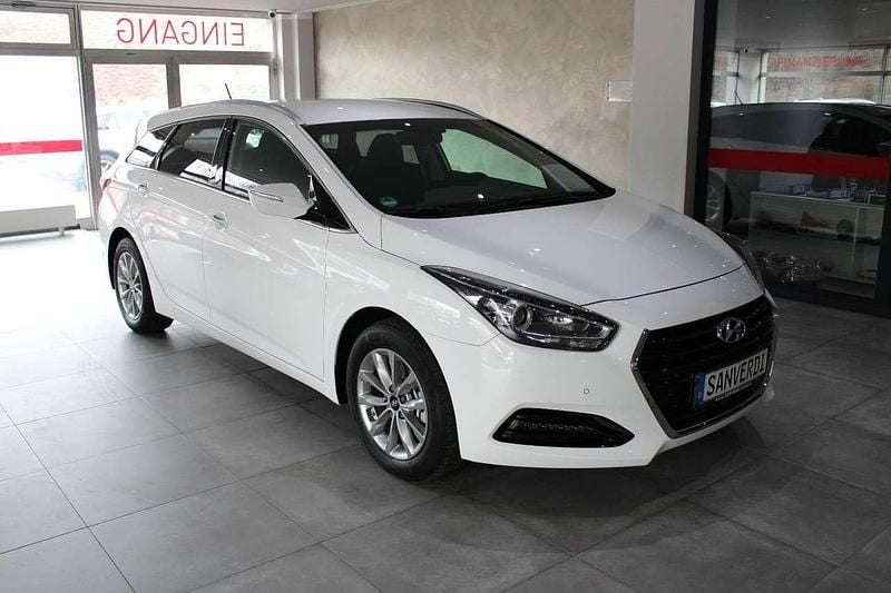 Gebraucht Hyundai i40 Trend 135 PS (99 kW) 2017 Weiß Kombi