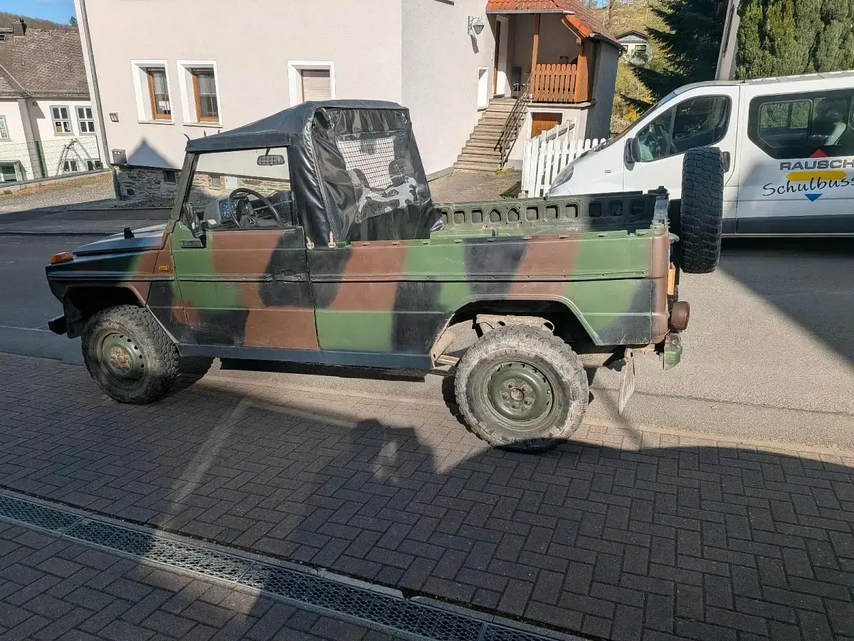Gebraucht Mercedes E240 72 PS (52 kW) 1988 Grün SUV