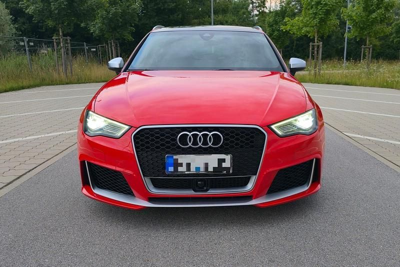 Rot Gebraucht 2015 Audi RS3 Sportback Kleinwagen | 31.499 € (Fairer Preis) - Bild 1/4