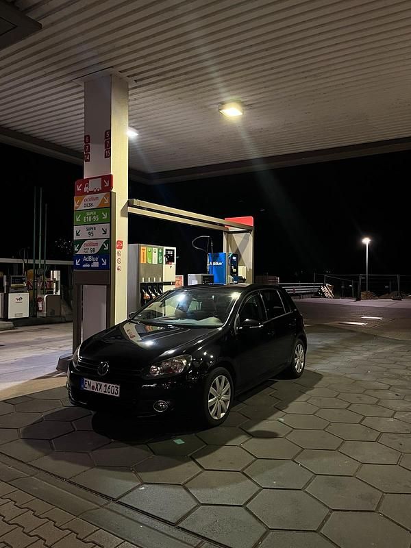 Schwarz Gebraucht 2010 VW Golf VI Limousine | 5.000 € - Bild 1/4