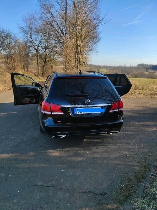Gebraucht Mercedes E220 170 PS (125 kW) 2017 Schwarz Kombi
