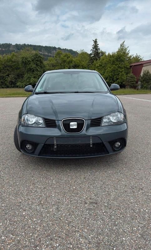 Grau Gebraucht 2008 Seat Ibiza Limousine | 3.000 € (Fairer Preis) - Bild 1/4