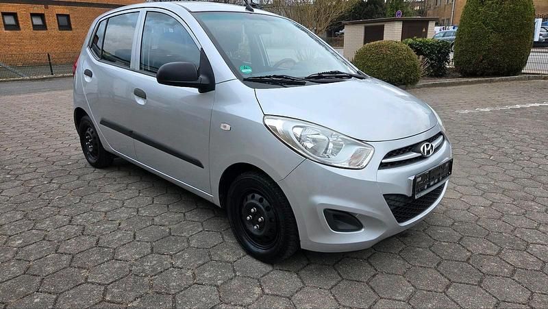 Gebraucht Hyundai i10 68 PS (50 kW) 2011 Silber Kleinwagen