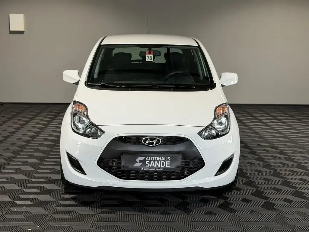 Gebraucht Hyundai ix20 Classic 90 PS (66 kW) 2016 Weiß Kleinwagen