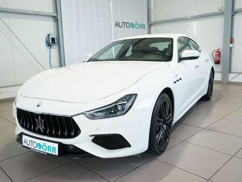 Bianco nere Gebraucht 2022 Maserati Ghibli GT Coupé | 49.900 € (Superpreis) - Bild 1/4