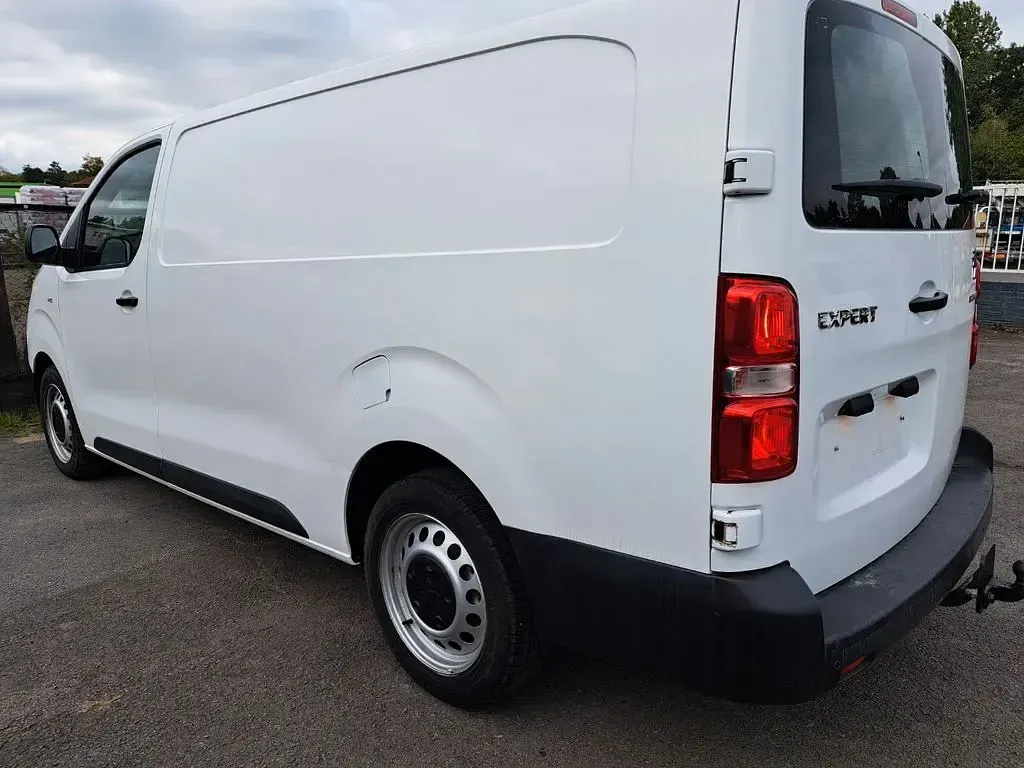 Gebraucht Peugeot Expert Premium 150 PS (110 kW) 2018 Weiß Van