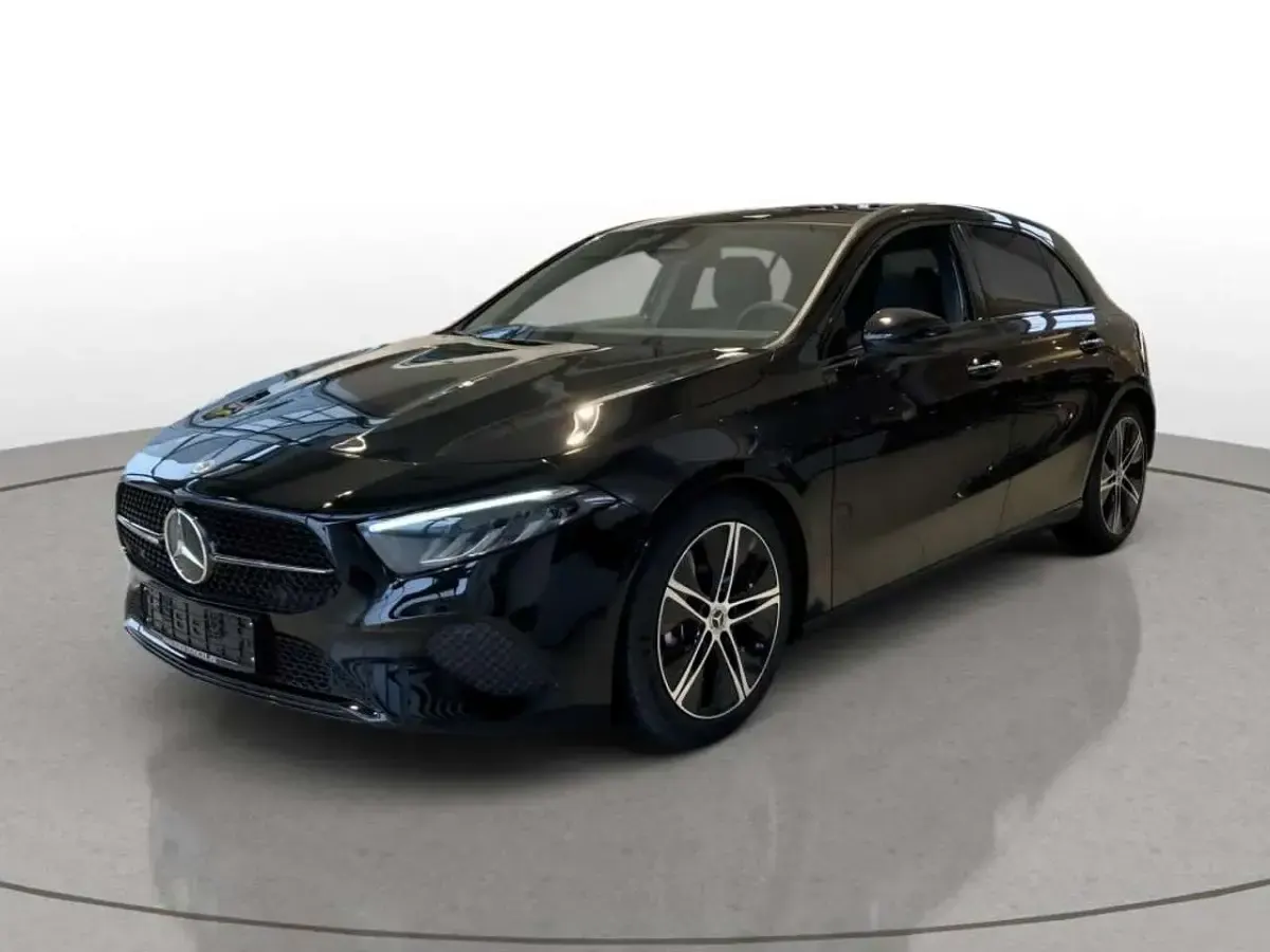 Gebraucht Mercedes A180 Progressive 136 PS (100 kW) 2026 Schwarz Limousine