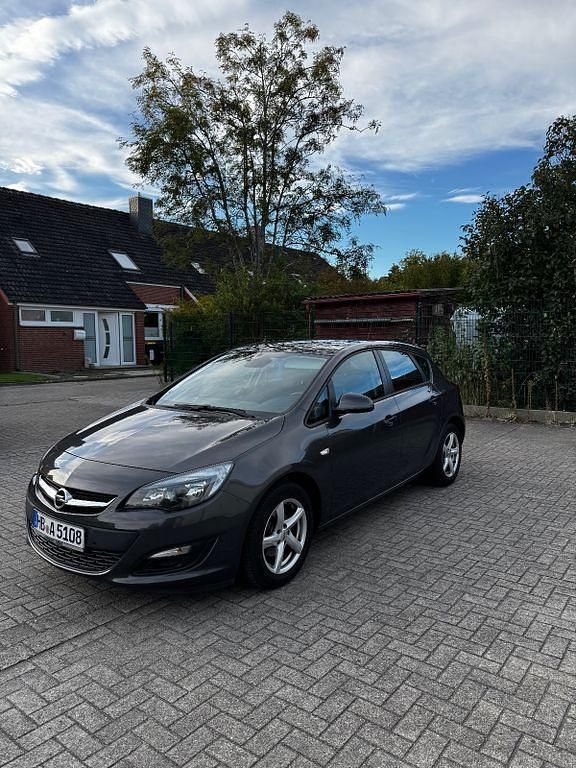 Grau Gebraucht 2015 Opel Astra Selection Limousine | 8.890 € (Fairer Preis) - Bild 1/4