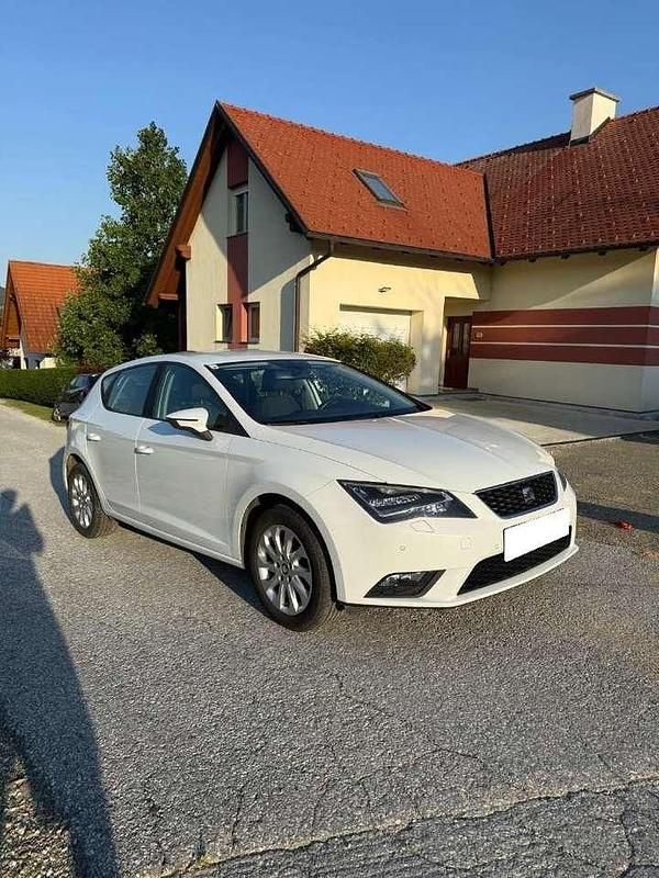Weiß Gebraucht 2014 Seat Leon Reference Limousine | 5.000 € (Guter Preis) - Bild 1/4
