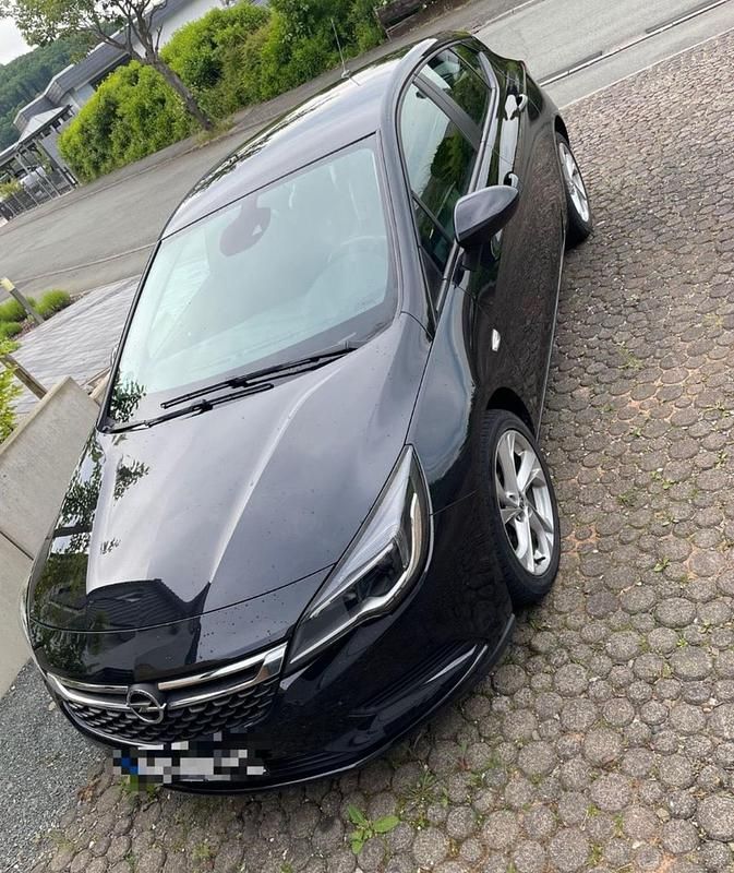 Schwarz Gebraucht 2017 Opel Astra Limousine | 9.900 € (Guter Preis) - Bild 1/3