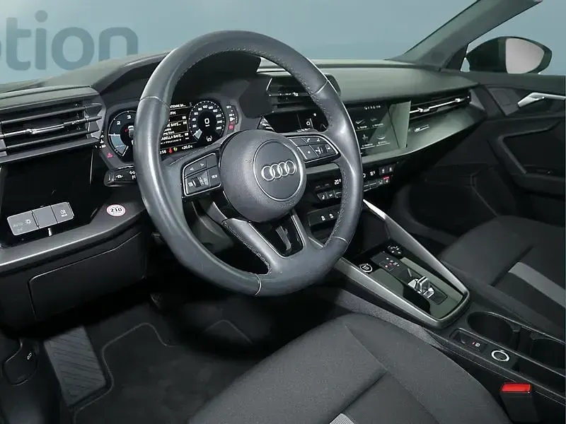 Gebraucht Audi A3 Sportback 116 PS (85 kW) 2023 Schwarz Kleinwagen